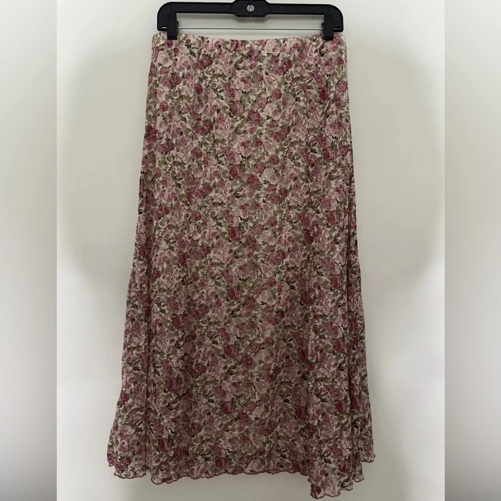 R.Q.T. skirt women’s size M fully lined rose lace beautiful - Picture 8 of 8